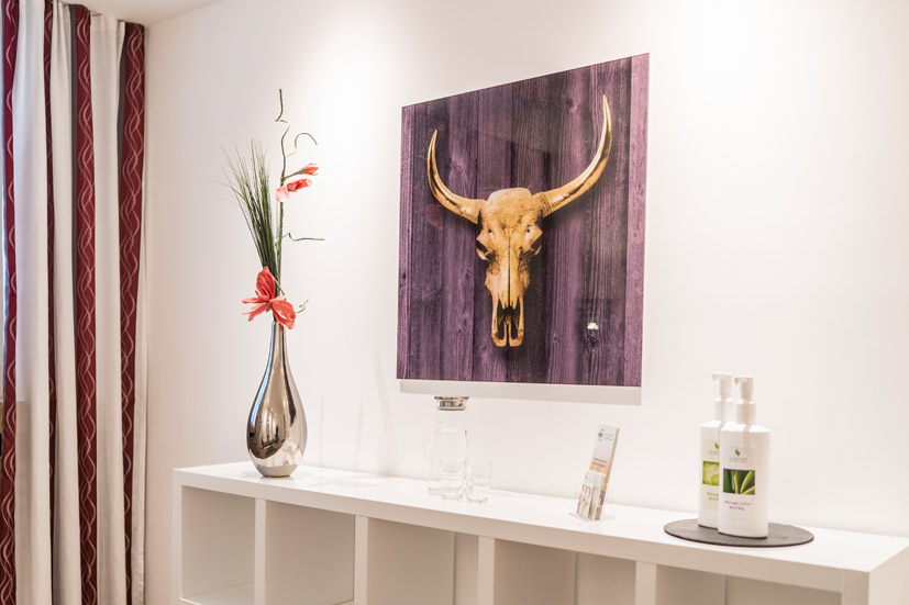 Decoration for physiotherapy